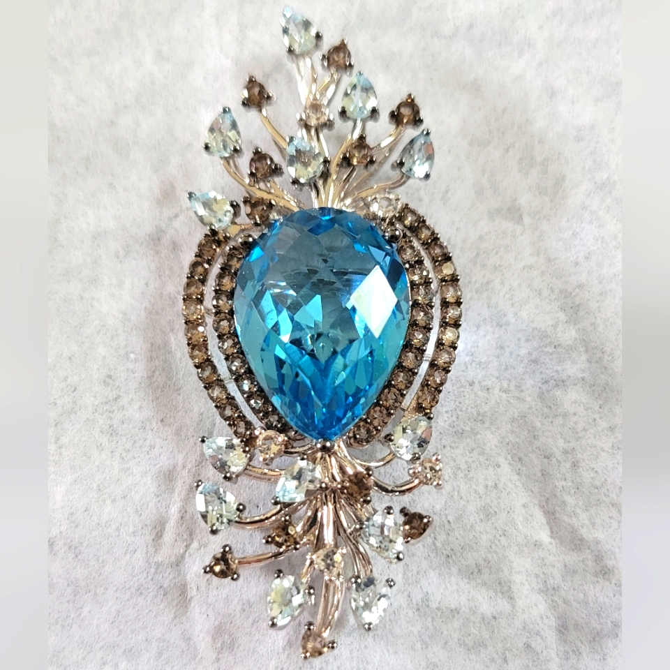 Levian Crazy Collection Pendant 2 Inches Long 14kt White Gold Phenomenal 2500$